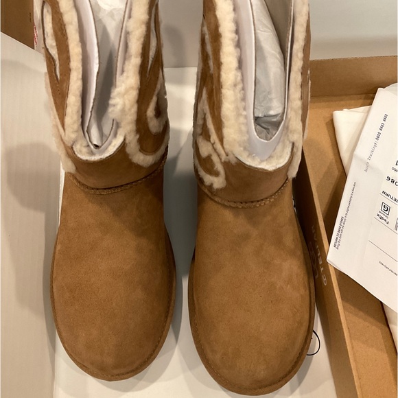 🆕UGG X TELFAR LIMITED EDITION CHESTNUT BROWN MINI TELFAR LOGO CLASSIC SHORT - Picture 10 of 14